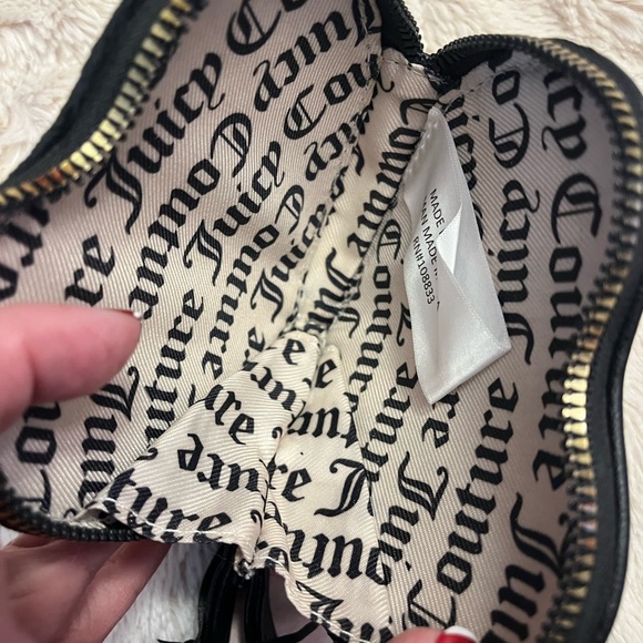 Juicy Couture Velvet heart shaped zip, wristlet black with bling rhinestones - Picture 5 of 6